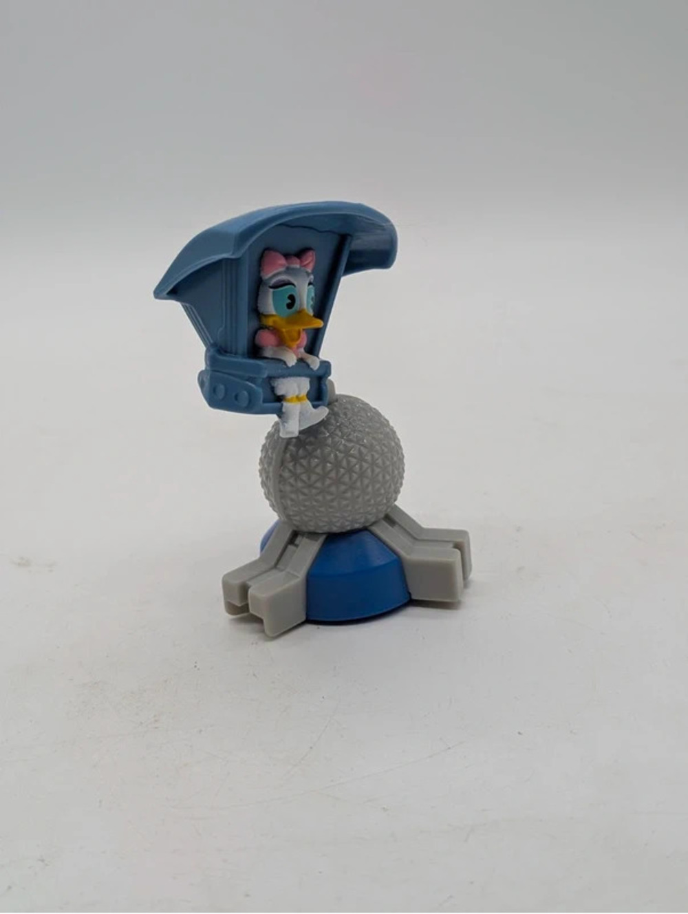 Disney World McDonald’s 2022 Toy Daisy Duck Soarin Epcot - Picture 4 of 6